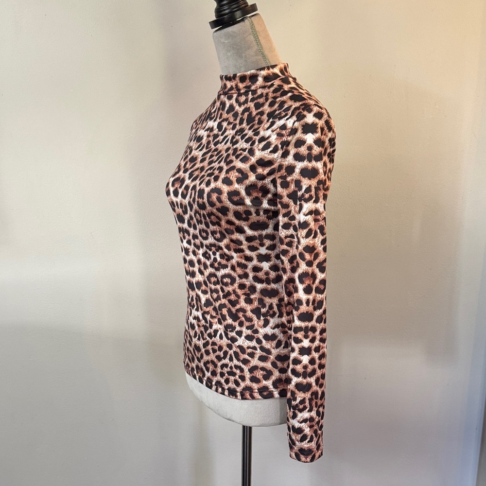 Leopard Print Long Sleeve Women's Top - Picture 2 of 8